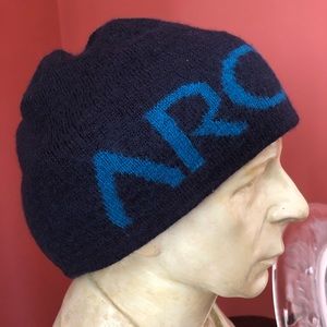 Child’s arc’teryx tuque